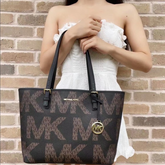 NWT Michael Kors Tote💕Gaby’sBags - Picture 1 of 15
